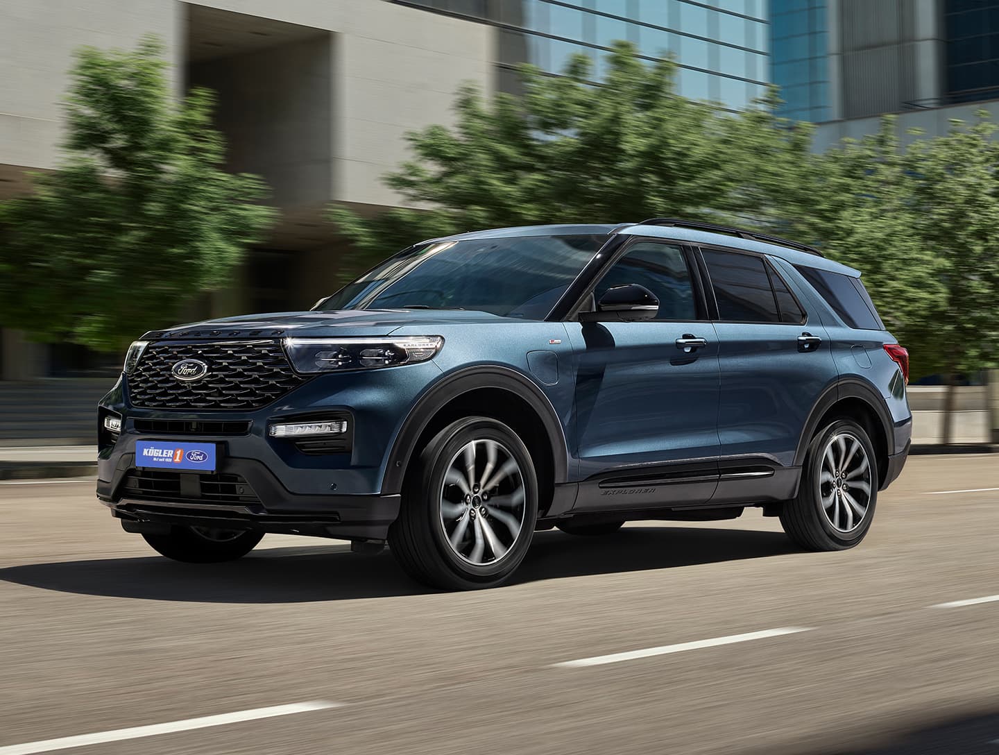 Ford Explorer blau seitlich