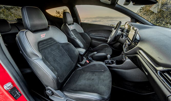 Ford Fiesta ST innenraum seite